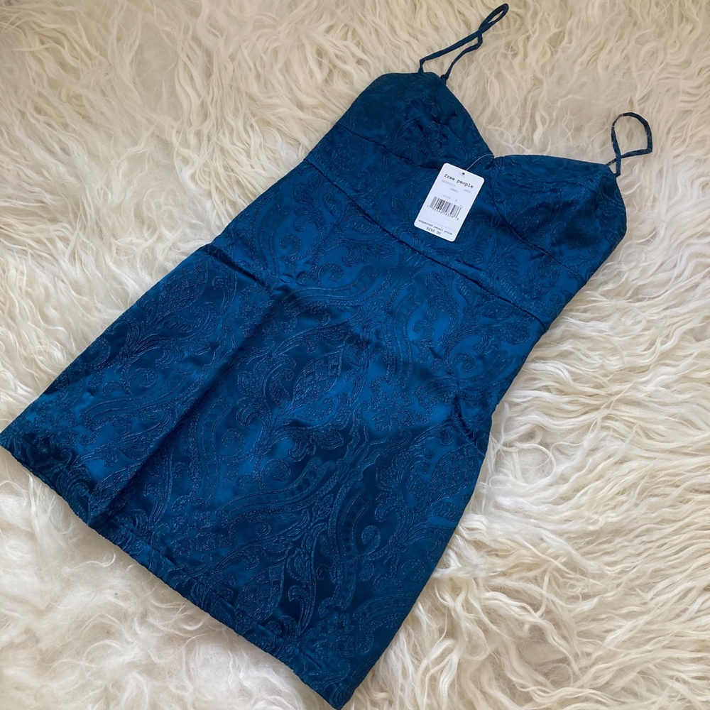 FREE PEOPLE KARLA EMBROIDERED SLEEVELESS JACQUARD MINI DRESS - Picture 3 of 10